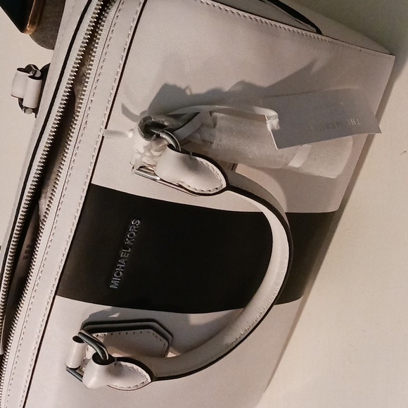 Michael Kors purse - Picture 4 of 4